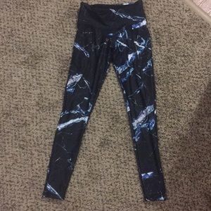 Strut this brand marble leggings